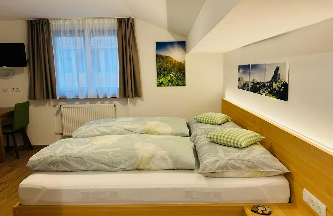 Hotel Garni Enzian-1