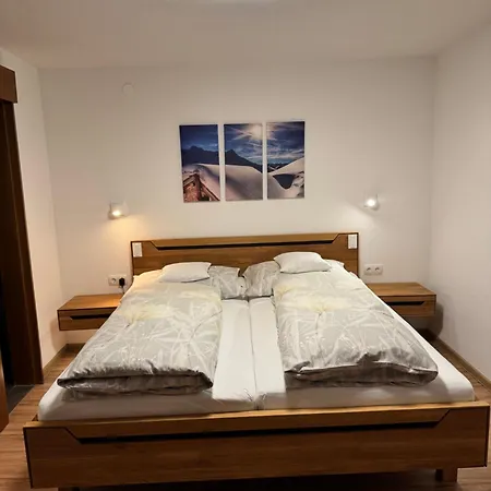 Hotel Garni Enzian-3